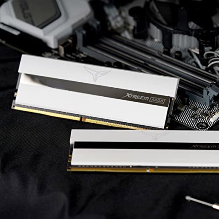 TEAMGROUP T-Force Xtreem ARGB 16GB (2x8GB) DDR4 4000MHz White image 5